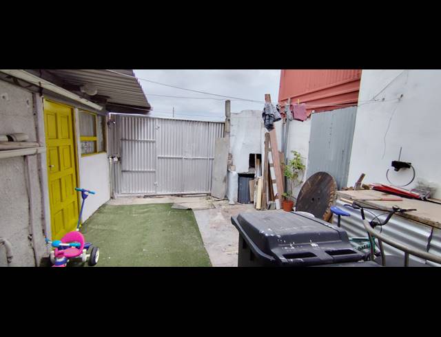 2 BEDROOM FREEHOLD FOR SALE IN MANENBERG
